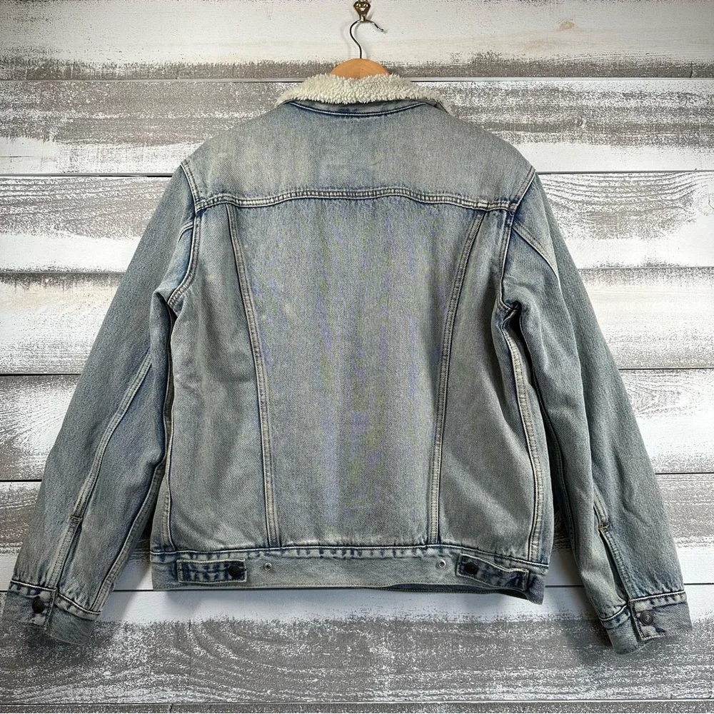 Levi’s Ex Boyfriend Trucker Sherpa Denim Jacket - Picture 4 of 13
